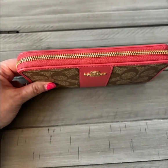 Coach Signature Accordian  Zip Wallet in Khaki and Poppy - Picture 3 of 6